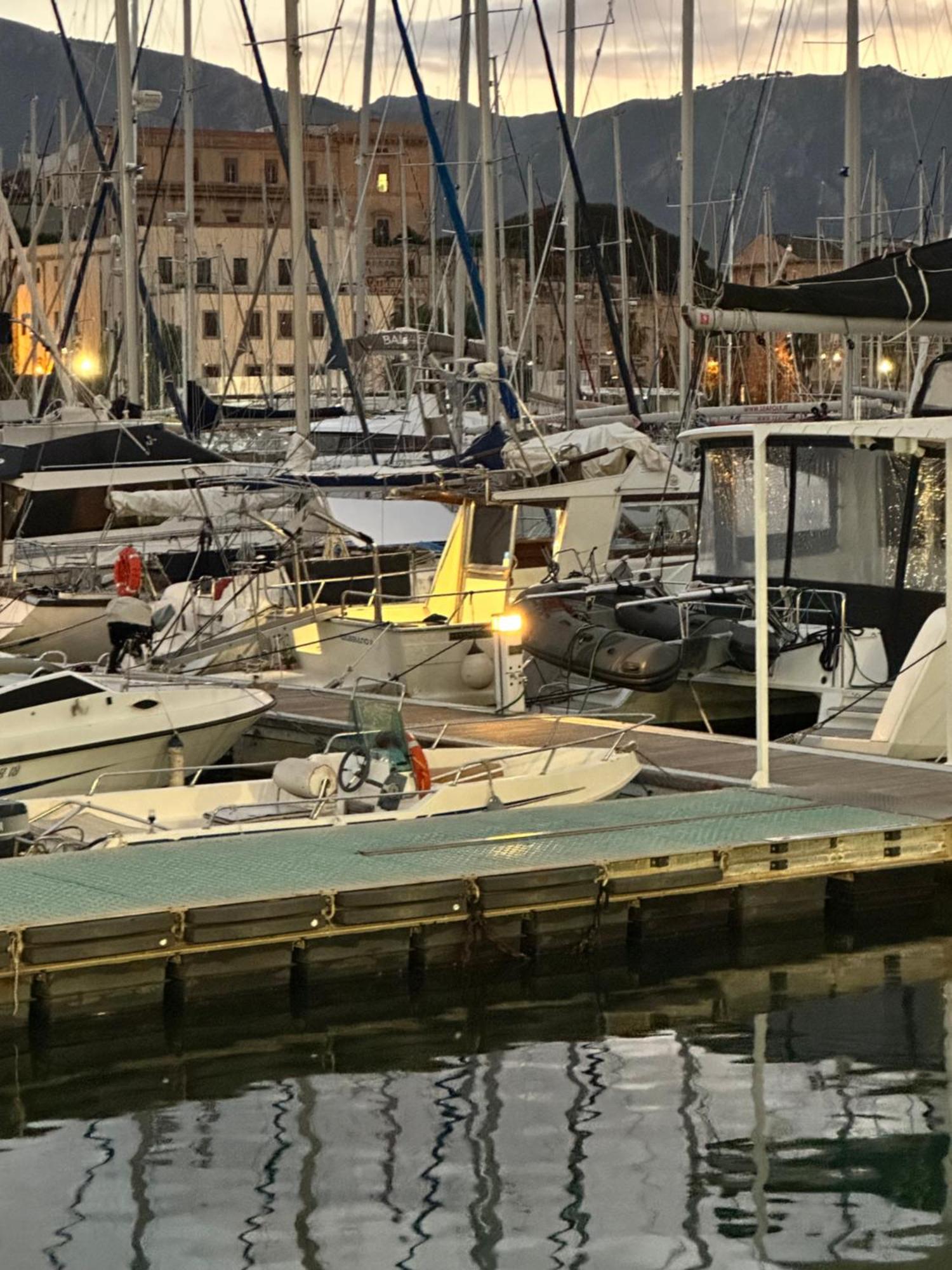 Pm Molo Trapezoidale Palermo Hotel Bagian luar foto